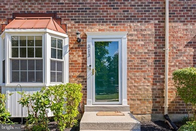 Welcome to this beautifully updated 3-bedroom, 1.5-bath home in - photo 4