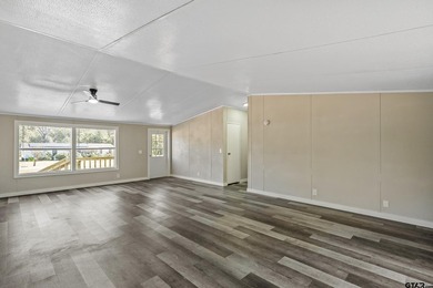 Welcome to this beautifully updated 4-bedroom, 2-bathroom mobile - photo 12