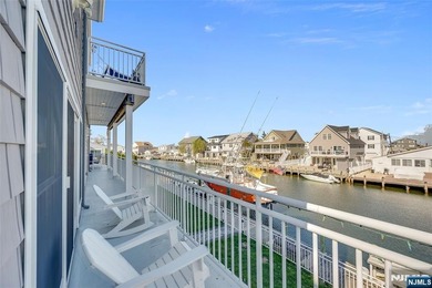 Welcome to your dream waterfront retreat in the heart of - photo 12