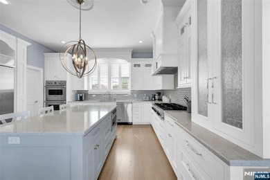 Welcome to your dream waterfront retreat in the heart of - photo 13