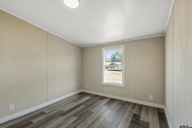Welcome to this beautifully updated 4-bedroom, 2-bathroom mobile - photo 21