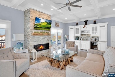 Welcome to your dream waterfront retreat in the heart of - photo 22