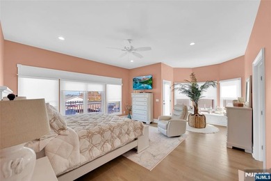 Welcome to your dream waterfront retreat in the heart of - photo 24
