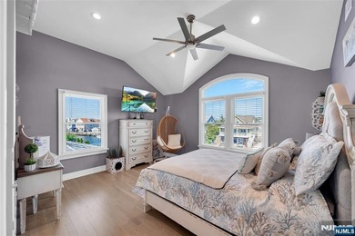 Welcome to your dream waterfront retreat in the heart of - photo 29