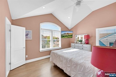Welcome to your dream waterfront retreat in the heart of - photo 30