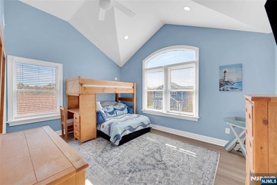 Welcome to your dream waterfront retreat in the heart of - photo 32