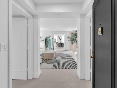 Welcome to luxury waterfront living in downtown Boca. This - photo 2