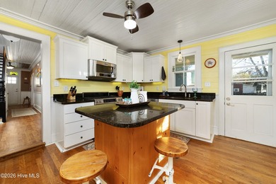 Charming downtown New Bern home with a welcoming front porch - photo 3
