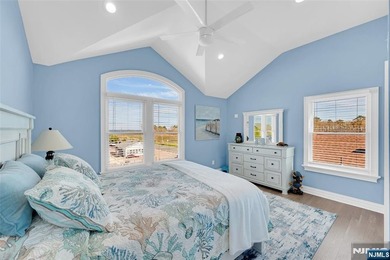 Welcome to your dream waterfront retreat in the heart of - photo 35