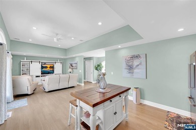 Welcome to your dream waterfront retreat in the heart of - photo 39