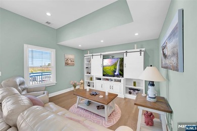 Welcome to your dream waterfront retreat in the heart of - photo 40