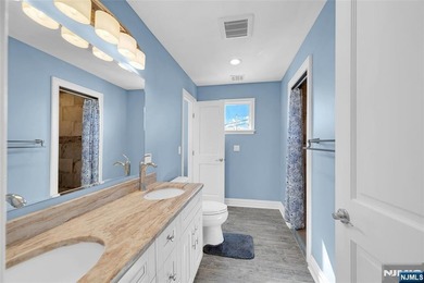 Welcome to your dream waterfront retreat in the heart of - photo 41