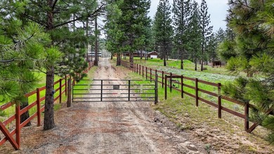 Located in Susanville, this 3-bedroom, 2-bath home offers 2,088 - photo 3