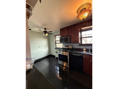 Second floor 2 bedroom with one 1 bath. Features a spacious - photo 6