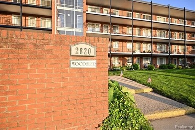 Fourth-floor unit in a well-maintained co-op community, ideally - photo 2