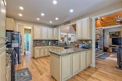 Welcome home to this stunning 4 bedroom, 3.5 bath family retreat - photo 15