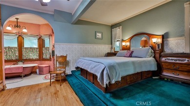 **Victorian Elegance Among the Treetops!** This large custom - photo 17