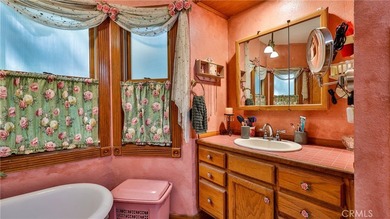 **Victorian Elegance Among the Treetops!** This large custom - photo 22