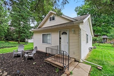 Welcome home to this exceptionally updated and meticulously - photo 2