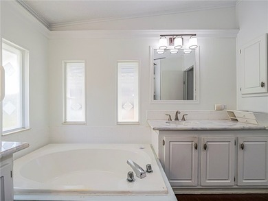 Well-maintained 2BR/2BA home with 1,466 sq ft under air - photo 25