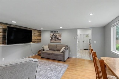 Welcome home to this exceptionally updated and meticulously - photo 7