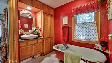 **Victorian Elegance Among the Treetops!** This large custom - photo 35