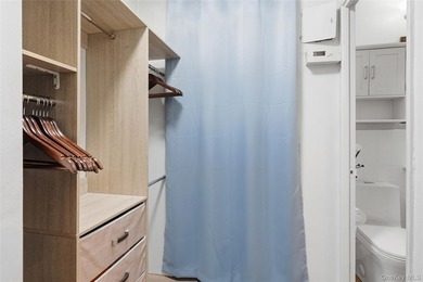 This beautiful pet friendly residence offers a bright, spacious - photo 10