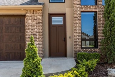 Elegant, move-in-ready home in Hyde Park--a premier 55+