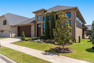 Elegant, move-in-ready home in Hyde Park--a premier 55+