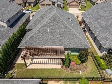 Elegant, move-in-ready home in Hyde Park--a premier 55+