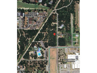 Investment property in a great location right in the center of - photo 4