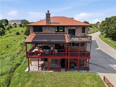 Perched on 7.22 acres within a secluded gated mountain setting - photo 3