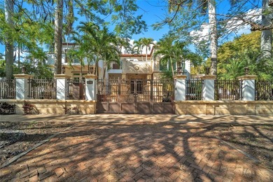 Situated on iconic South Miami Avenue, this exceptional luxury - photo 2