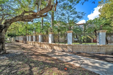 Situated on iconic South Miami Avenue, this exceptional luxury - photo 4