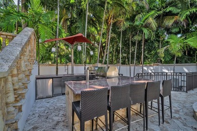 Situated on iconic South Miami Avenue, this exceptional luxury - photo 7