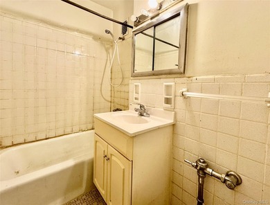 Welcome to The Barbizon - a spacious studio in the heart of - photo 6