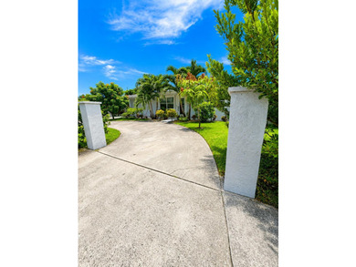 Welcome to this beautifully maintained 4-bedroom, 2-bathroom - photo 7