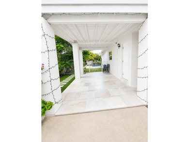 Welcome to this beautifully maintained 4-bedroom, 2-bathroom - photo 8