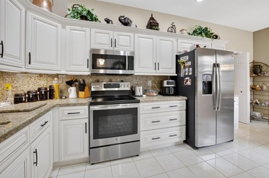 Welcome to effortless Florida living in sought-after - photo 6