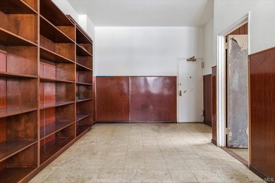 A rare opportunity to acquire a fully vacant mixed-use building - photo 11
