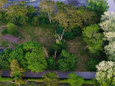 Nestled at the western end of Willow Lane in North Portsmouth - photo 11