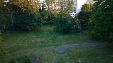 Nestled at the western end of Willow Lane in North Portsmouth - photo 12