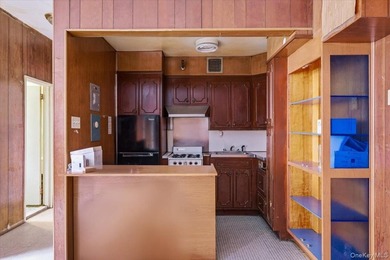 A rare opportunity to acquire a fully vacant mixed-use building - photo 16
