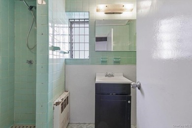 A rare opportunity to acquire a fully vacant mixed-use building - photo 17