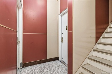 A rare opportunity to acquire a fully vacant mixed-use building - photo 20