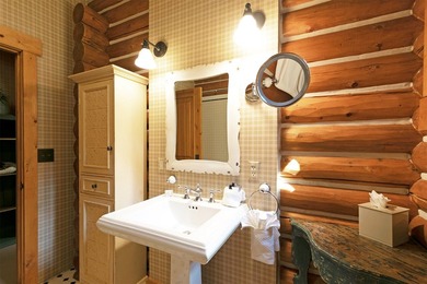 Welcome to the Cayuse Cabin. This lovely 4-bedroom, 4-bathroom - photo 22