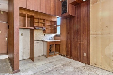 A rare opportunity to acquire a fully vacant mixed-use building - photo 23