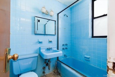 A rare opportunity to acquire a fully vacant mixed-use building - photo 24