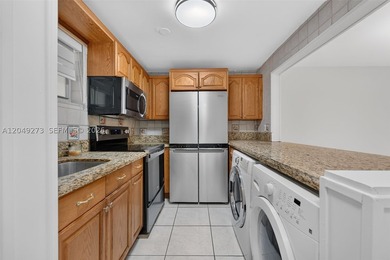Beautifully remodeled and spacious 2-bedroom, 2-bathroom condo - photo 4