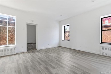 A rare opportunity to acquire a fully vacant mixed-use building - photo 34